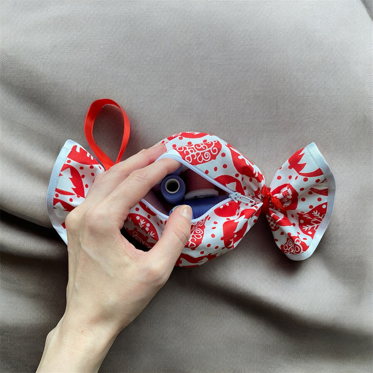 Candy-Shaped Zipper Pouch Sewing Pattern – Sew Modern Bags